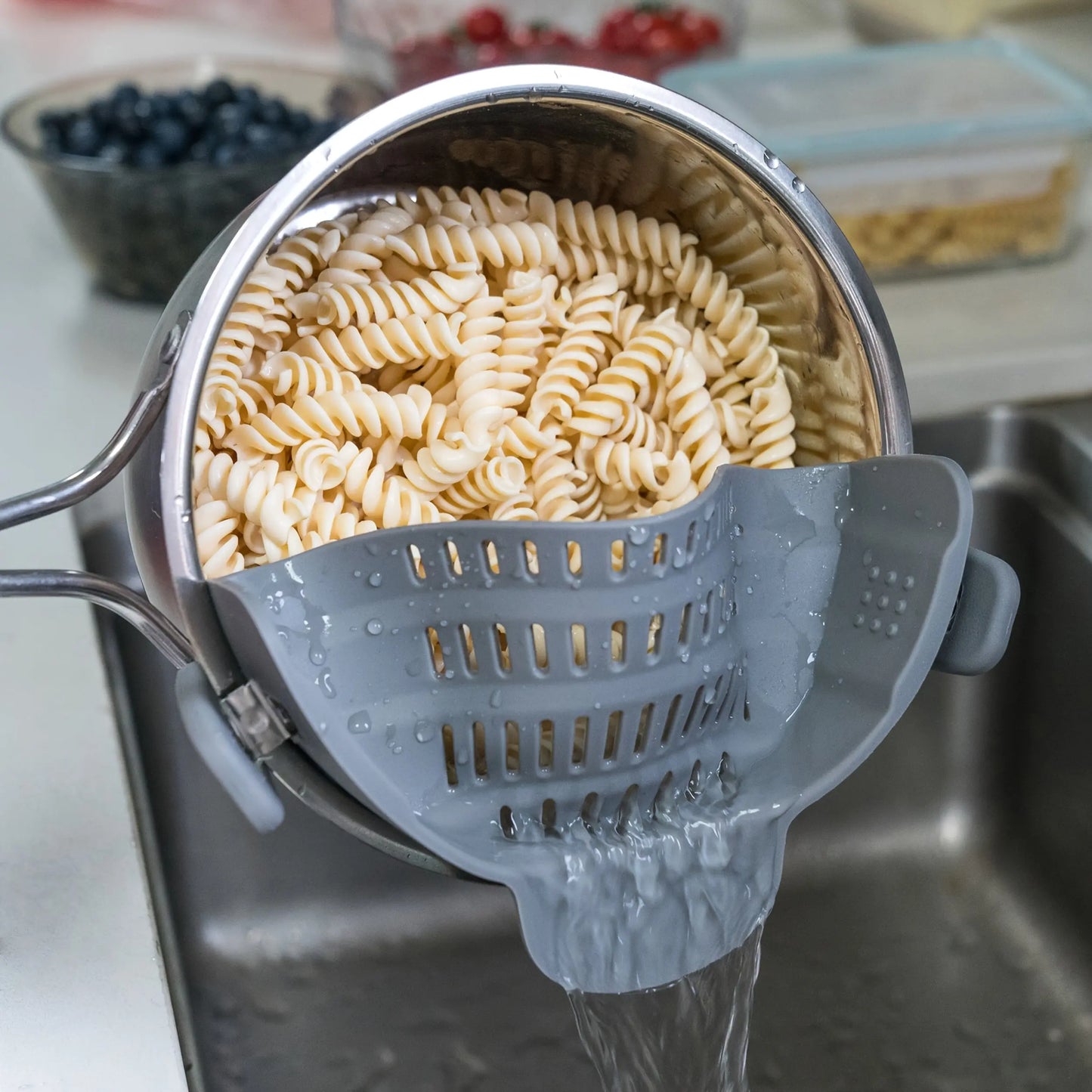 [Clip-On Strainer] 1pc ABERZEY Clip-On Strainer for Pots & Pans - Durable Plastic Kitchen Colander for Pasta, Meat, Vegetables, Fruits - Easy Drainage & Compact Design, Strainer for Pasta, Vegetable Preparation, Modern Kitche Best Products Online