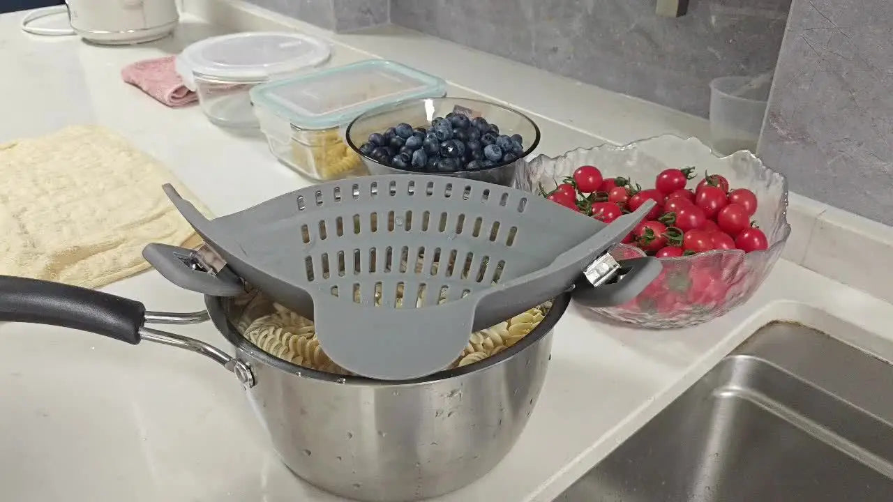[Clip-On Strainer] 1pc ABERZEY Clip-On Strainer for Pots & Pans - Durable Plastic Kitchen Colander for Pasta, Meat, Vegetables, Fruits - Easy Drainage & Compact Design, Strainer for Pasta, Vegetable Preparation, Modern Kitche Best Products Online