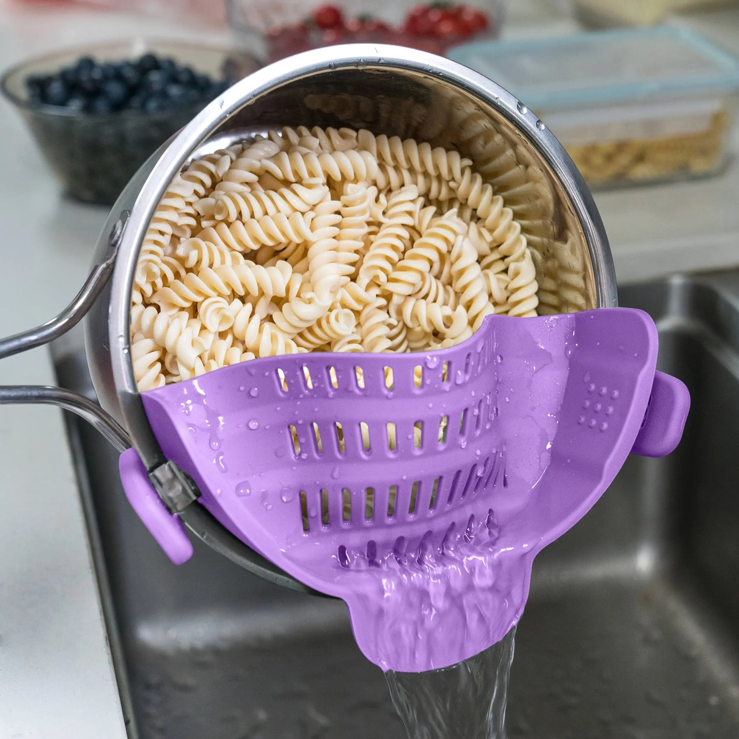 [Clip-On Strainer] 1pc ABERZEY Clip-On Strainer for Pots & Pans - Durable Plastic Kitchen Colander for Pasta, Meat, Vegetables, Fruits - Easy Drainage & Compact Design, Strainer for Pasta, Vegetable Preparation, Modern Kitche Best Products Online