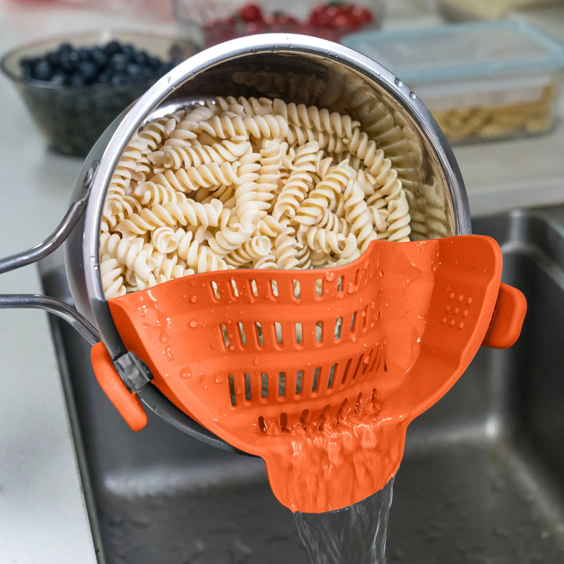 [Clip-On Strainer] 1pc ABERZEY Clip-On Strainer for Pots & Pans - Durable Plastic Kitchen Colander for Pasta, Meat, Vegetables, Fruits - Easy Drainage & Compact Design, Strainer for Pasta, Vegetable Preparation, Modern Kitche Best Products Online